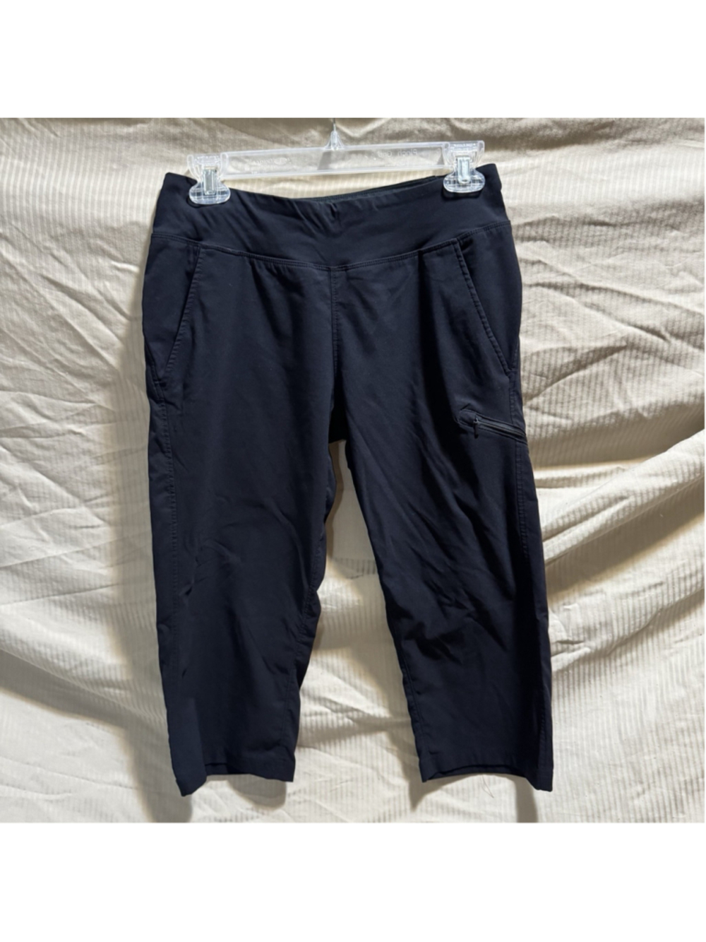 Mountain Hardware Woman’s Black Leggings Capri Style Pants Size Small Pocket